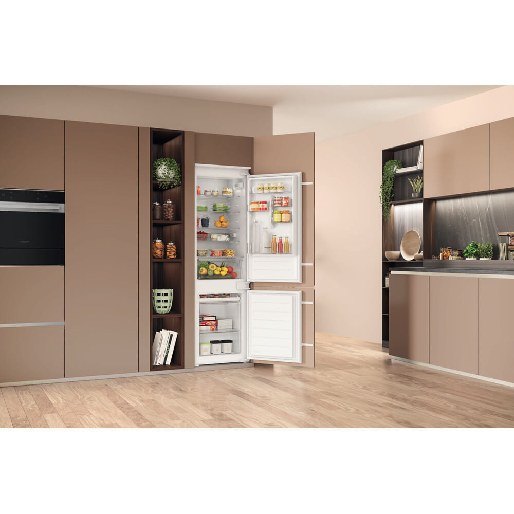 Hotpoint Integrated Fridge Freezer - 70 30 Low Frost With Adjustable Shelves - Image 7