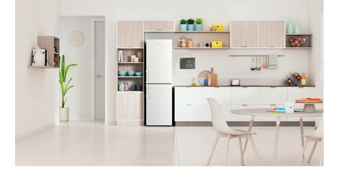 Indesit IB55732WUK fridge-freezer Freestanding 286 L White - Image 3