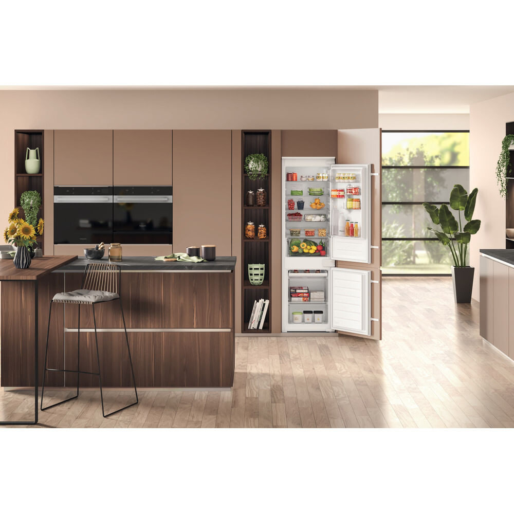 Hotpoint Integrated Fridge Freezer - 70 30 Low Frost With Adjustable Shelves - Image 9
